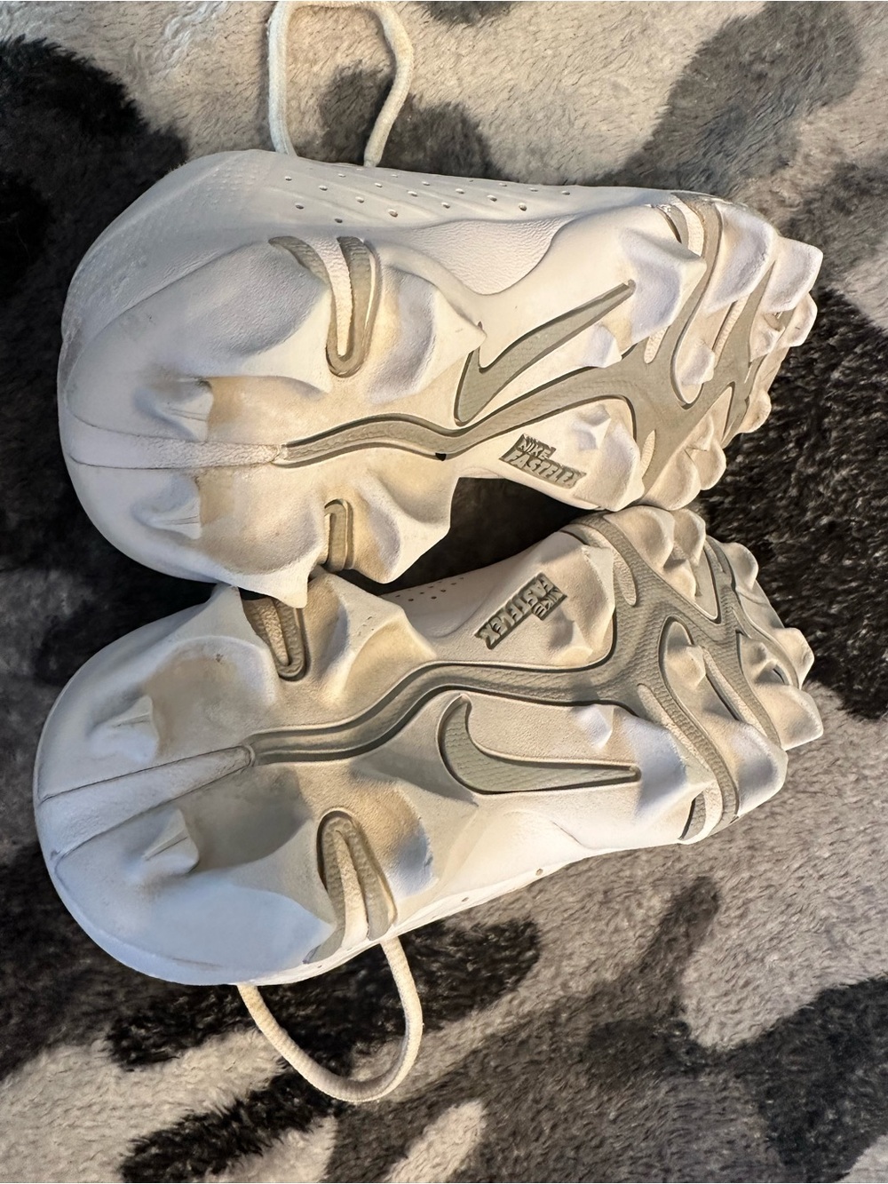 Nike Kids White and Light Gray Vapor Baseball Cleats (cleats only for sale) - Picture 6 of 8